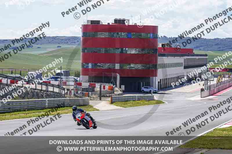 cadwell no limits trackday;cadwell park;cadwell park photographs;cadwell trackday photographs;enduro digital images;event digital images;eventdigitalimages;navarra;no limits trackdays;peter wileman photography;racing digital images;trackday digital images;trackday photos